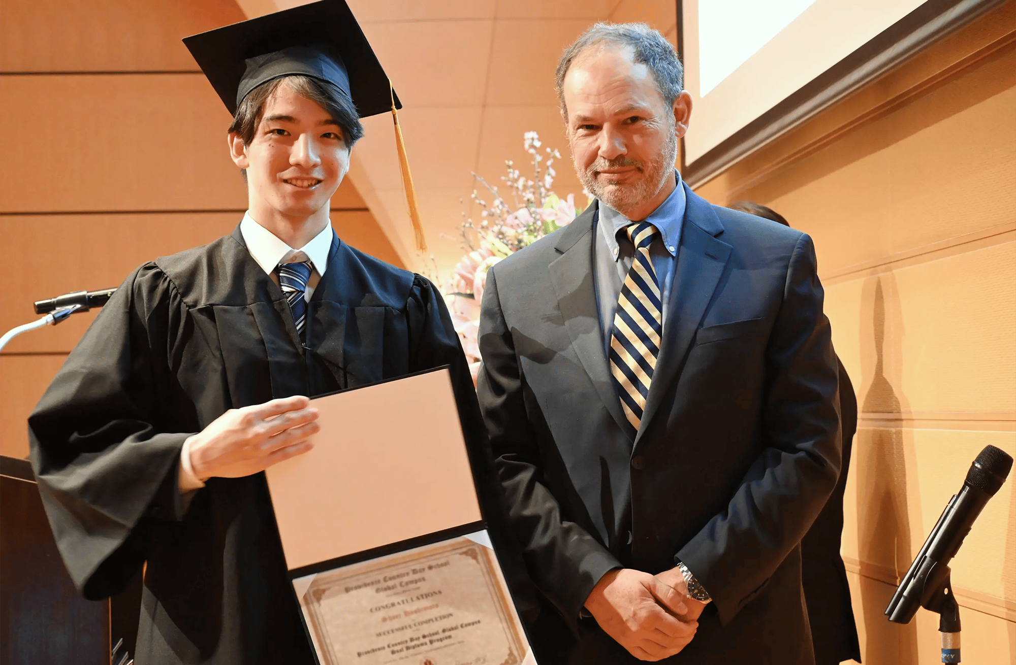 img-pcd-DSC_0290-blurred-grad-bruce-diploma