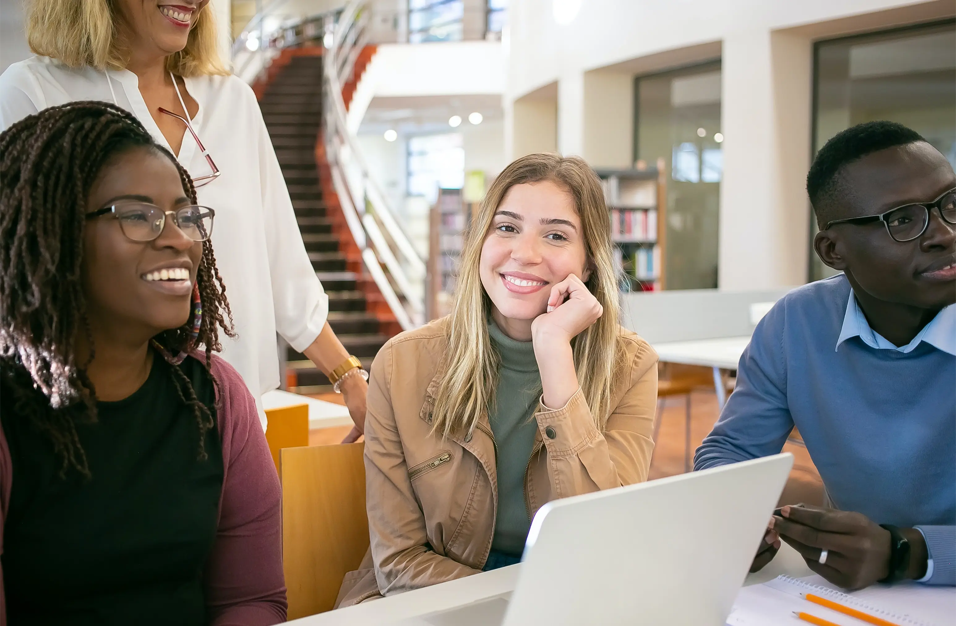 img-pexels-kampus-production-5940828-students-advising