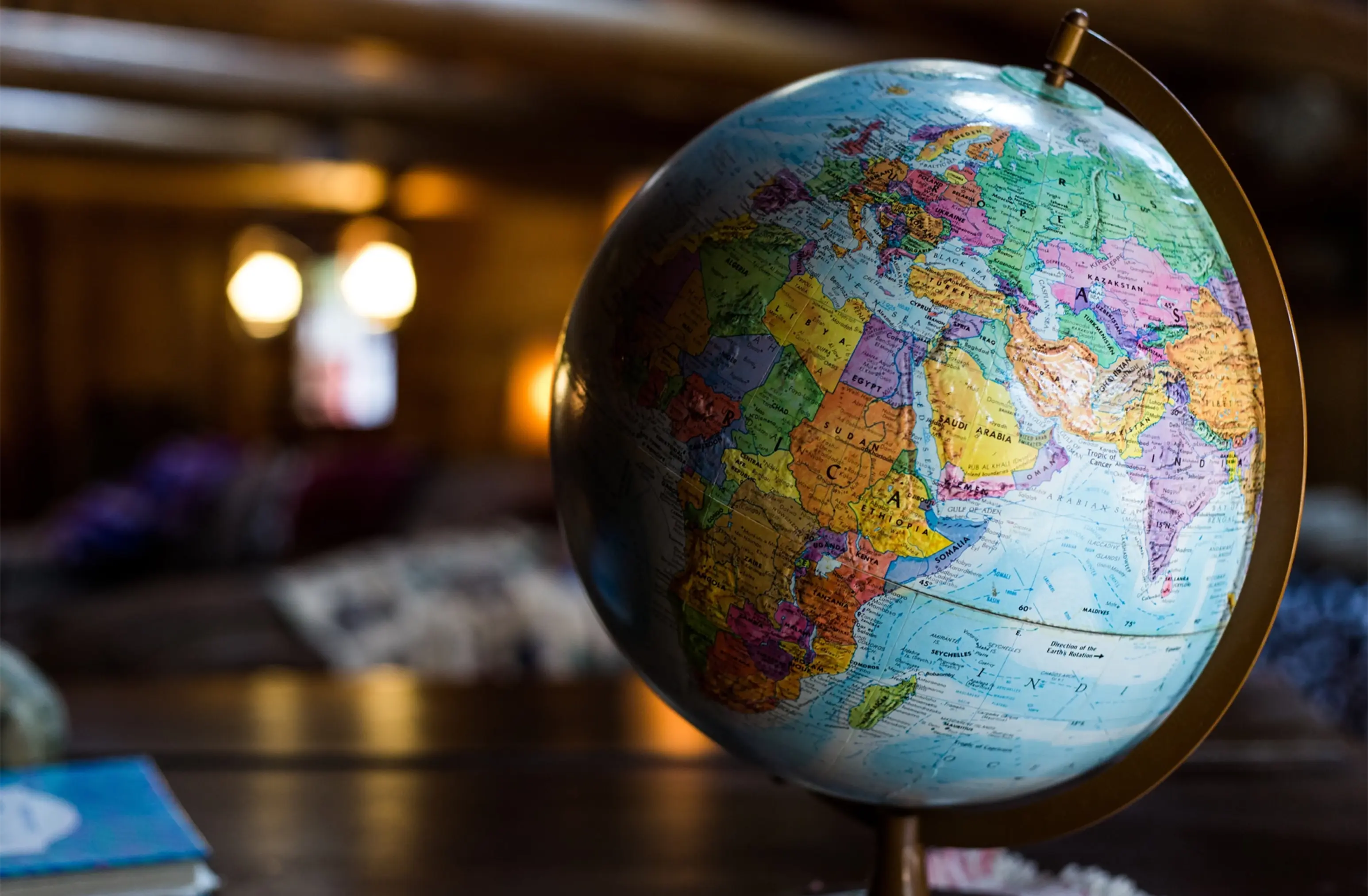 img-unsplash_nXt5HtLmlgE_globe